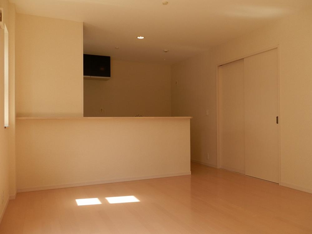 Same specifications photos (living). (3 Building) same specification