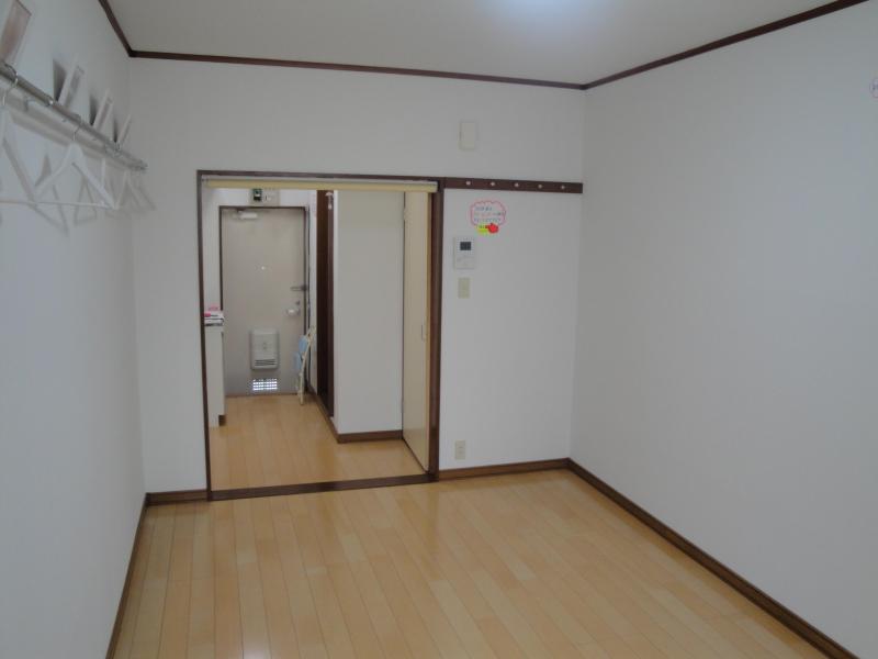 Living and room. Flooring ・ It is pre-exchange cross Zhang ☆