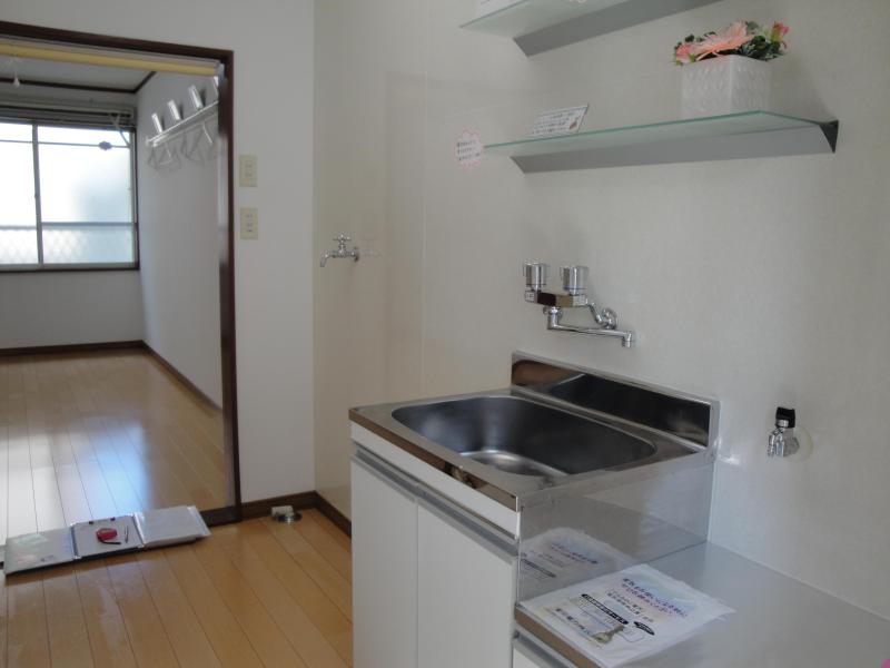 Kitchen. Kitchen also replaced. ☆ Upper receiving is nice