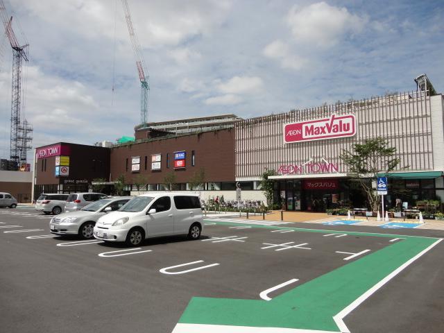 Shopping centre. 1000m to Aeon Mall Funabashi