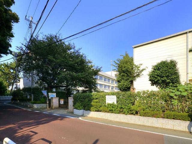 Primary school. 880m to Funabashi City Hachiei Elementary School