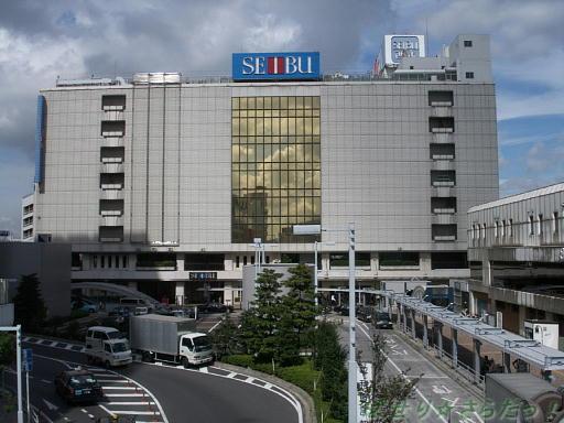 Shopping centre. Until the Seibu Department Store 1150m