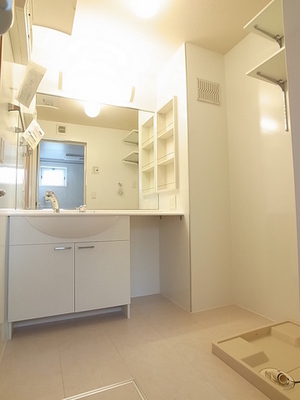 Washroom. Large washbasin! As if condominium ☆