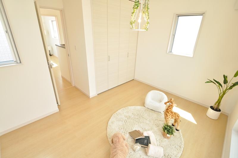 Non-living room. Many rooms of the lighting surface