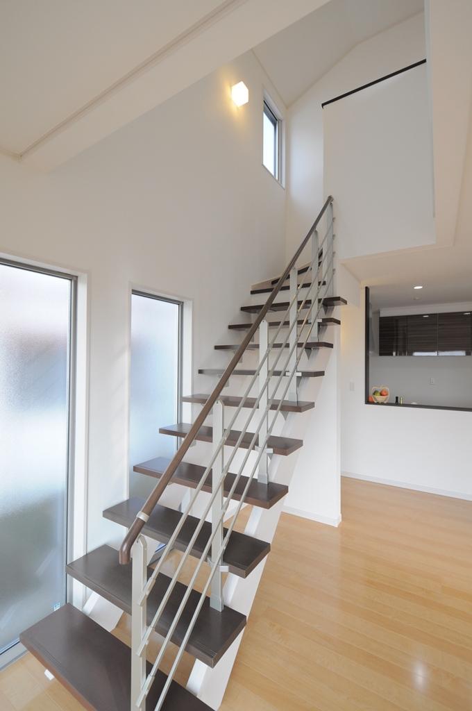 Same specifications photos (living). Skeleton stairs construction example photo