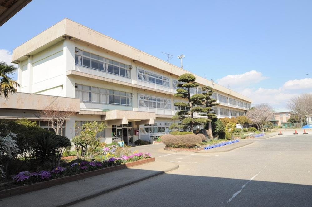 Primary school. 590m to Funabashi Municipal Yakuendai Elementary School