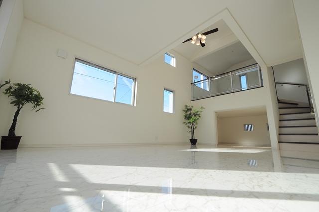 Same specifications photos (living). Built-in garage ・ Sky balcony plan Skip floor ・ Gradient ceiling living ・ Skeleton stairs Open kitchen ・ Warehouse, storage !! attractions many !!