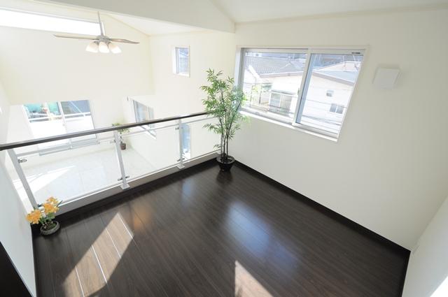 Same specifications photos (living). Skip floor construction cases