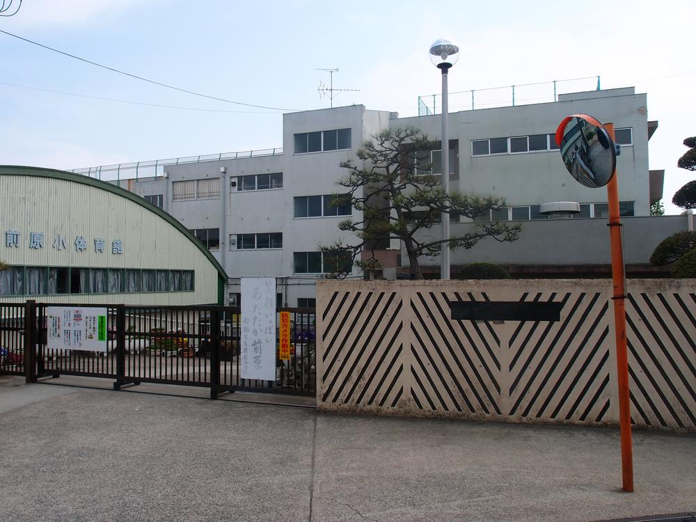 Primary school. 573m to Funabashi City Maehara Elementary School