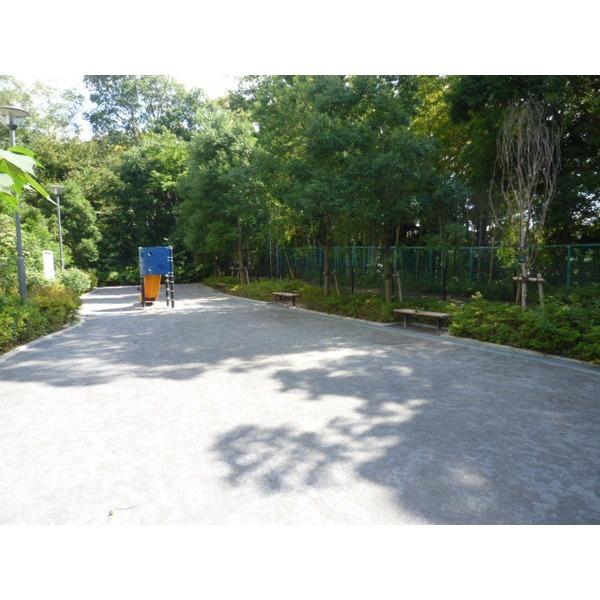 park. Nakanogi 698m adjacent park to green space