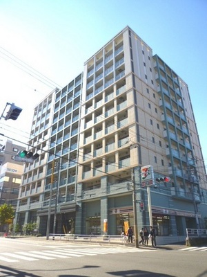 Building appearance. It is convenient there is a Seven-Eleven is on the first floor