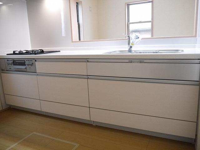 Same specifications photo (kitchen). (3 Building) same specification Design and kitchen that combines the storage capacity (^^) There is a kitchen knife dedicated storage for safety.