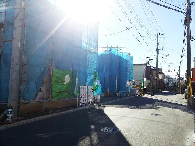 Local photos, including front road. Local (12 May 2013) Shooting Also widely garage road is also happy to