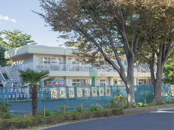 Surrounding environment. Funabashi Municipal Takanedai nursery school (about 740m / Target from 10 minutes) of age 8 weeks walk. Childcare time is from 7:00 AM to 5:00 PM, There extended day care until 7:00 PM.