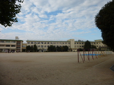 Primary school. Nakanogi up to elementary school (elementary school) 448m