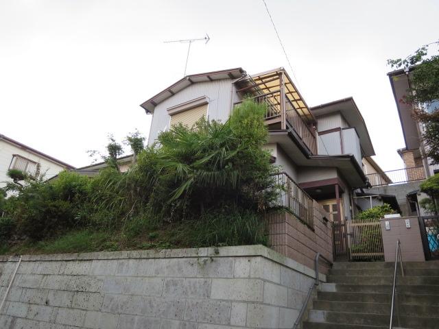 Local appearance photo. View is good with on a hill.