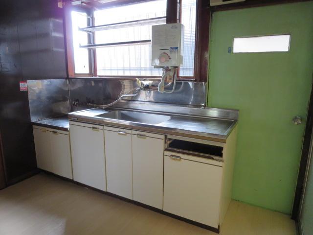 Kitchen. Hand bright set kitchen. You can also replace the system kitchen.