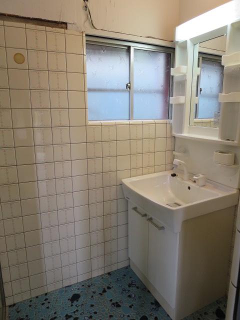 Wash basin, toilet. Renovated of is vanity.
