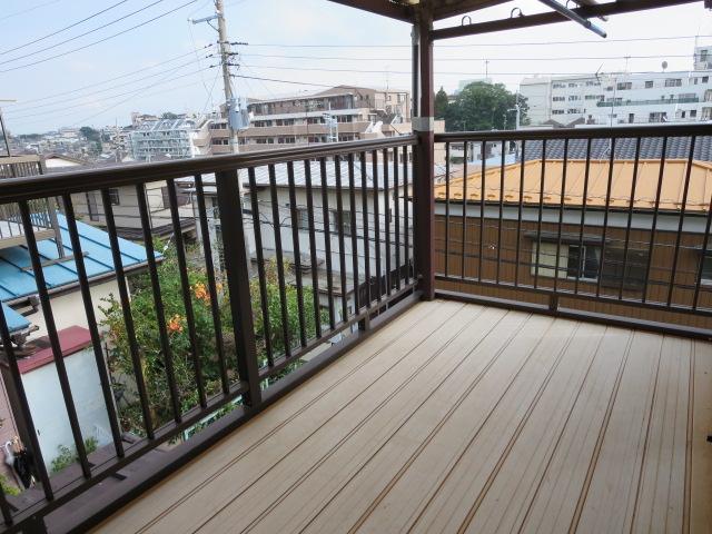 Balcony. Spacious balcony. Sunny, Futon also dry firm.