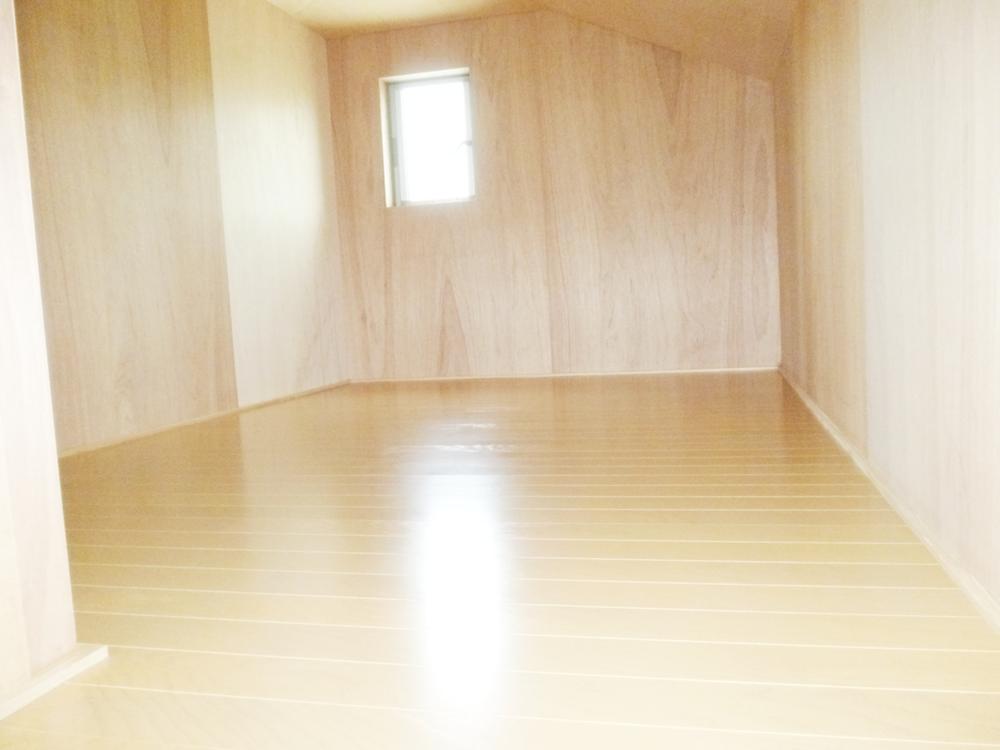 Receipt. Attic storage is standard equipment (about 3 Pledge) This storage capacity is by far up.