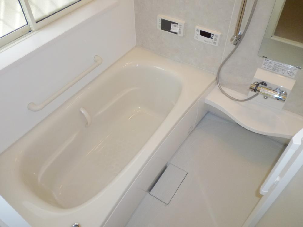 Bathroom. 9 Building (December 2013) Shooting Bathroom is. With a TV that would catapult it to Nagayu. Because the artificial marble bathtub, Excellent thermal insulation, Water stain also fell whip.