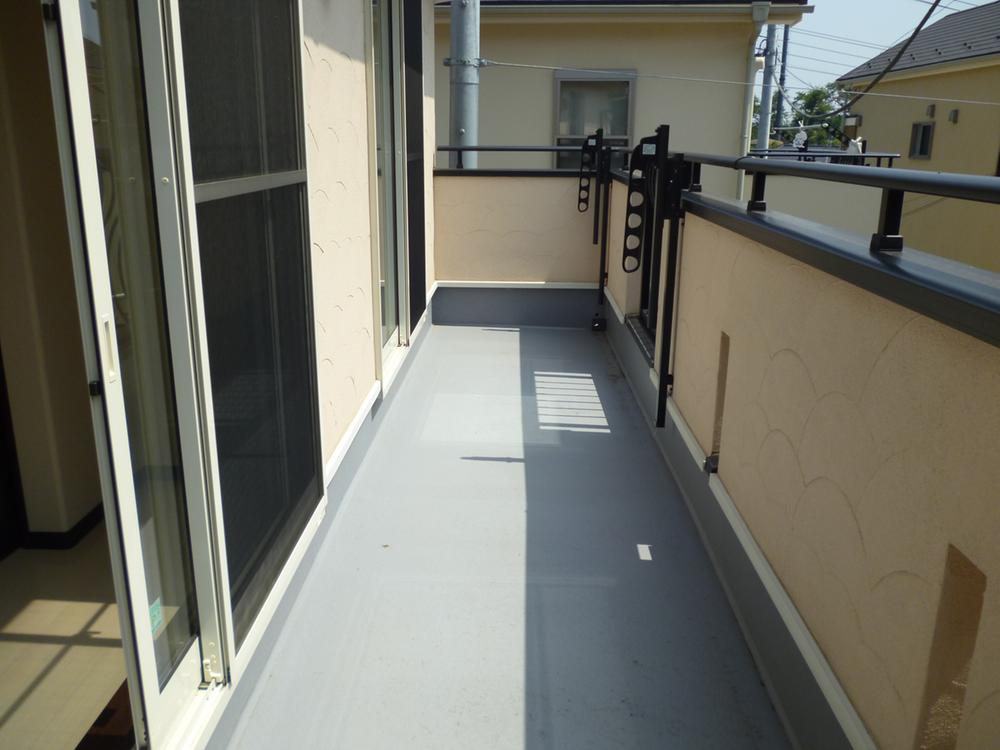 Balcony. 9 Building (August 2013) and Jose lot futon in shooting wide balcony.