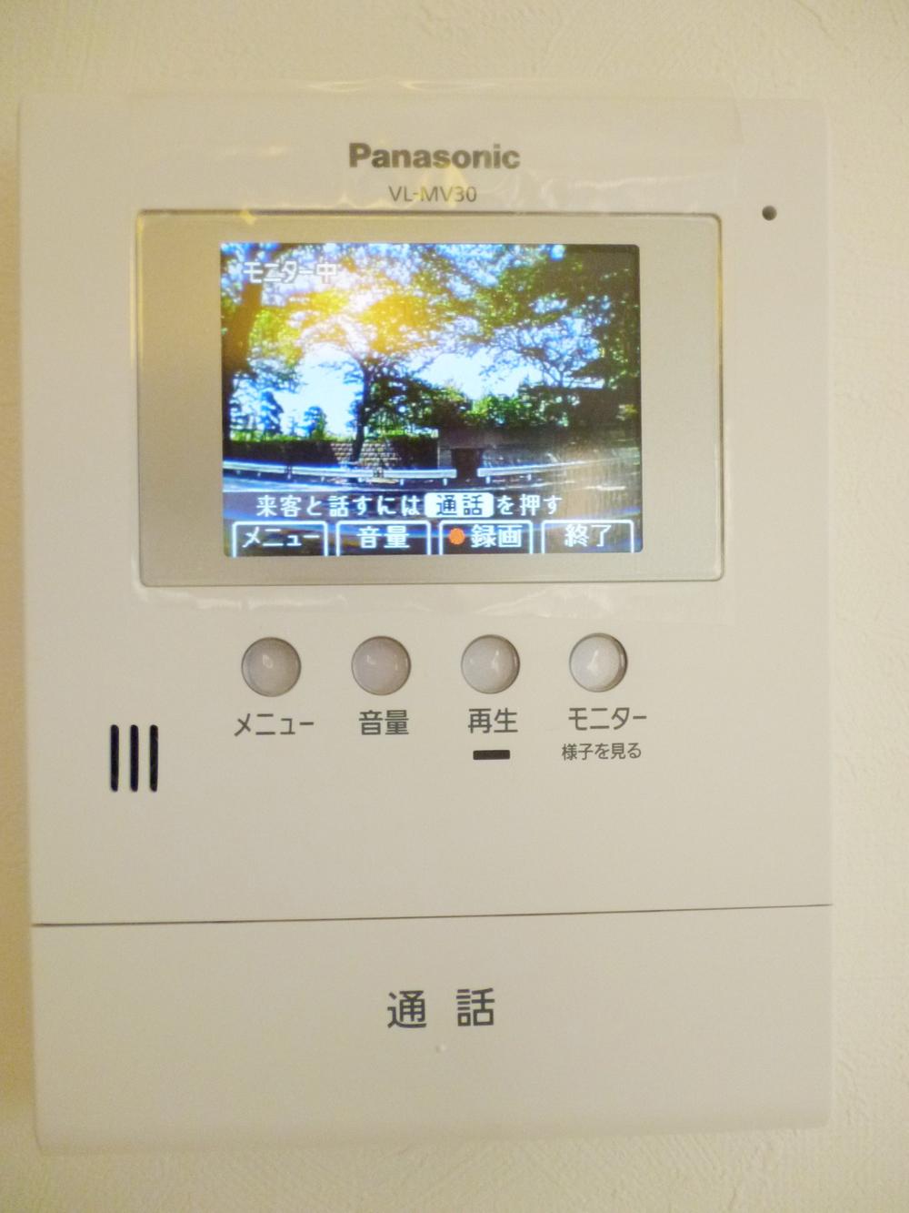 Security equipment. 9 Building (December 2013) Shooting Since the TV that with you can check the visitor. Because at the time of the absence will be recorded in the visitor's, You can check in after returning home.