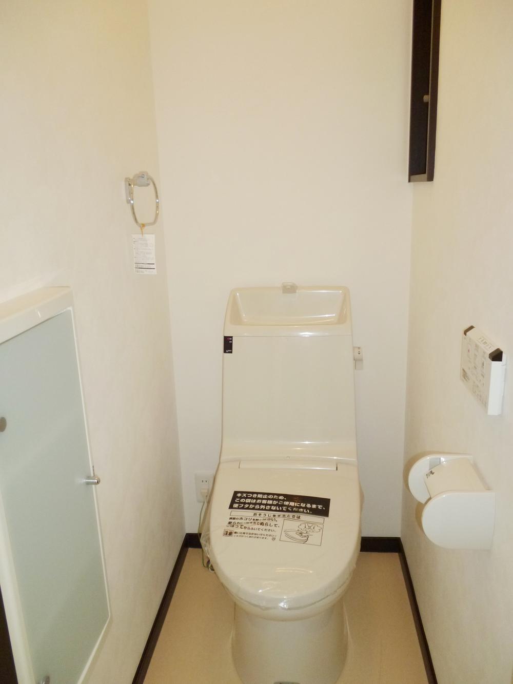 Toilet. 9 Building is (December 2013) with shoot even housed shower cleaning with multi-functional toilet. (1 ・ 2F both)