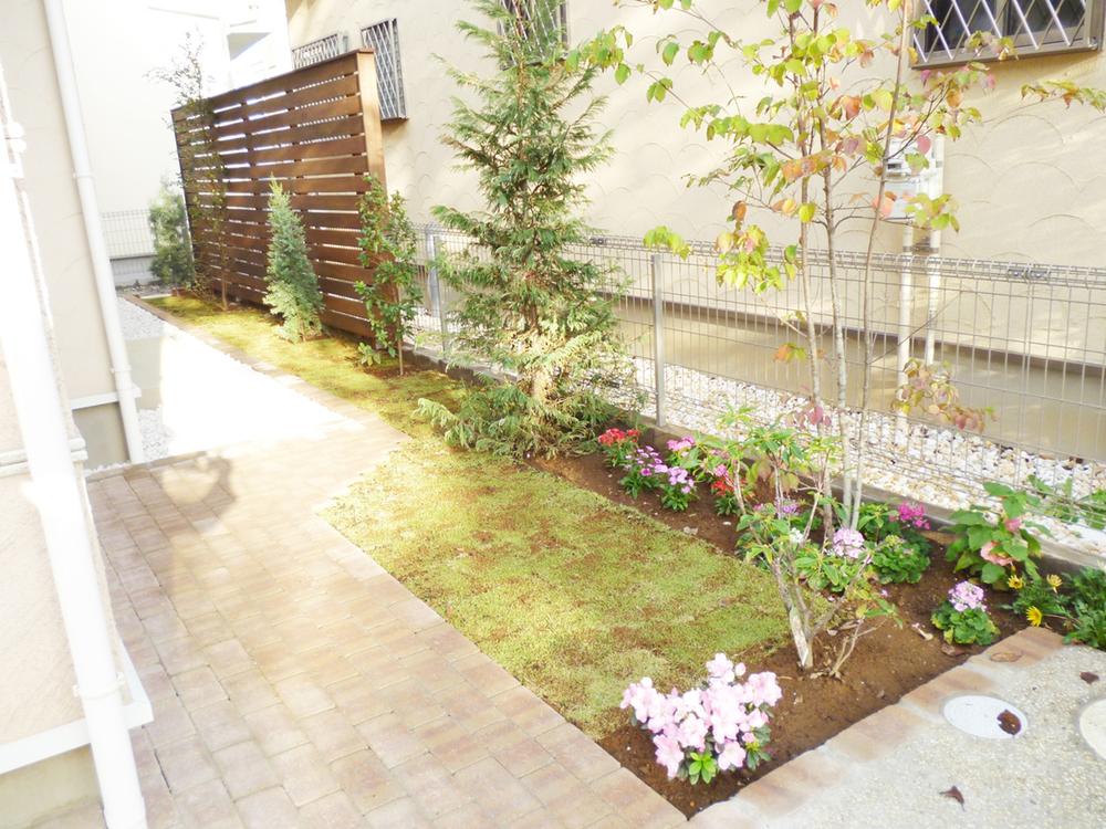 Garden. 9 Building (December 2013) light shooting stylish garden also Sun Sun, Gardening can be enjoyed.