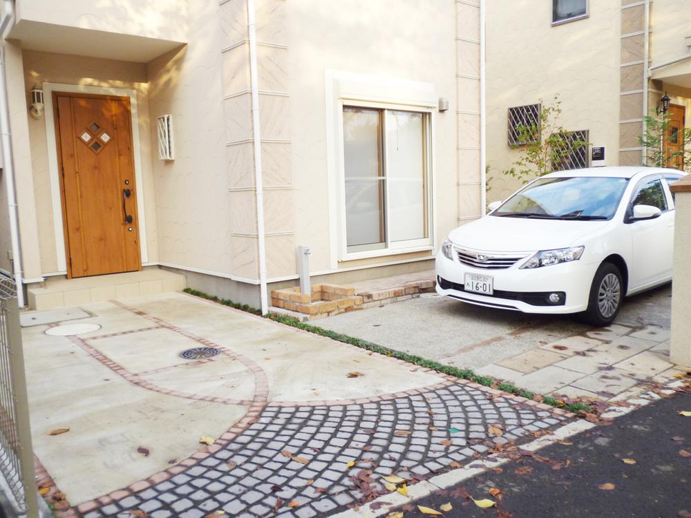 Local appearance photo. 9 Building (December 2013) shooting wide entrance around, Parking space is also available spacious 2 car.