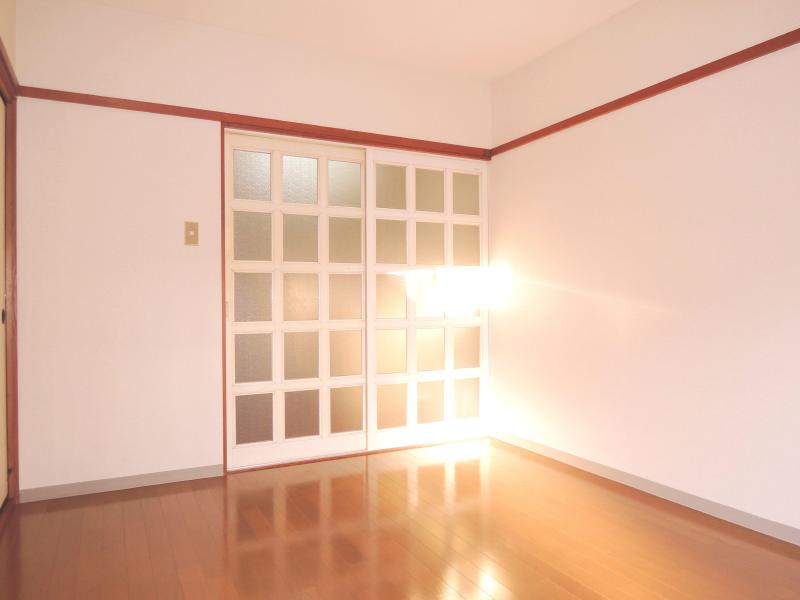 Living and room. Sobu good location of "Tsudanuma Station" a 12-minute walk!