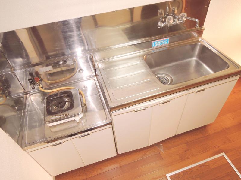 Kitchen. Two-burner gas stove wider of installation-friendly kitchen.