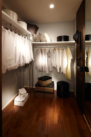 Interior.  [Multi-closet] (B88A type model room)