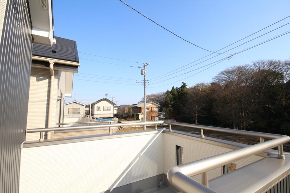 View photos from the dwelling unit. View from the site (December 2013) Shooting