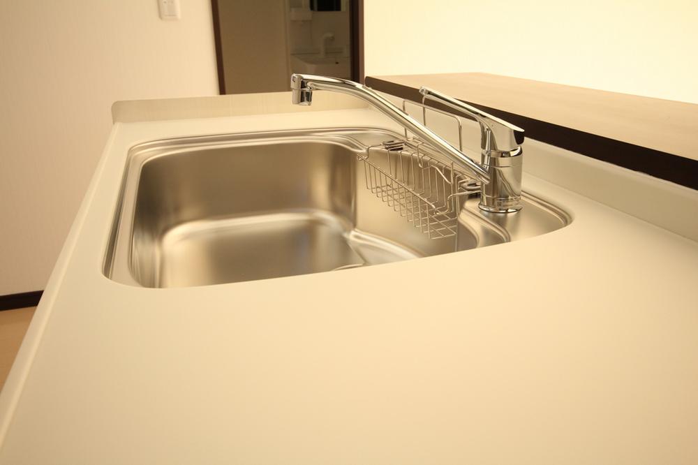 Other Equipment. Adopted a work top the system kitchen Rikushiru is artificial marble!