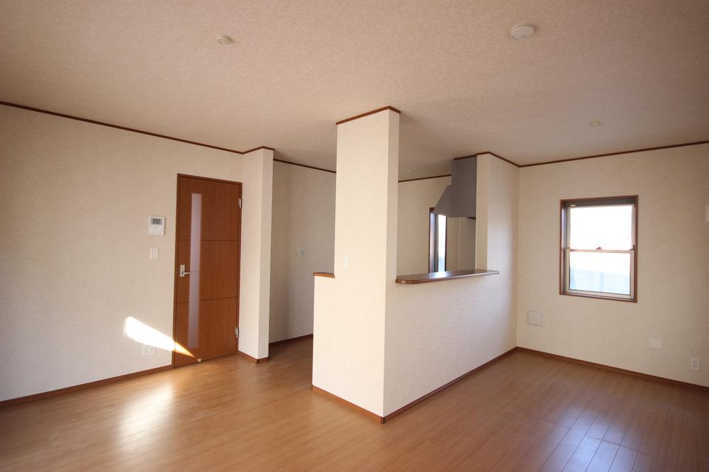 Living. Face-to-face kitchen LDK (about 15 quires)