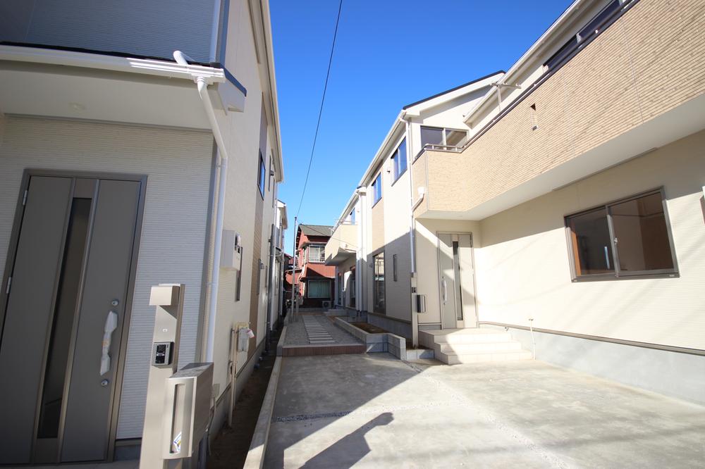 Local appearance photo. Taken from the approach