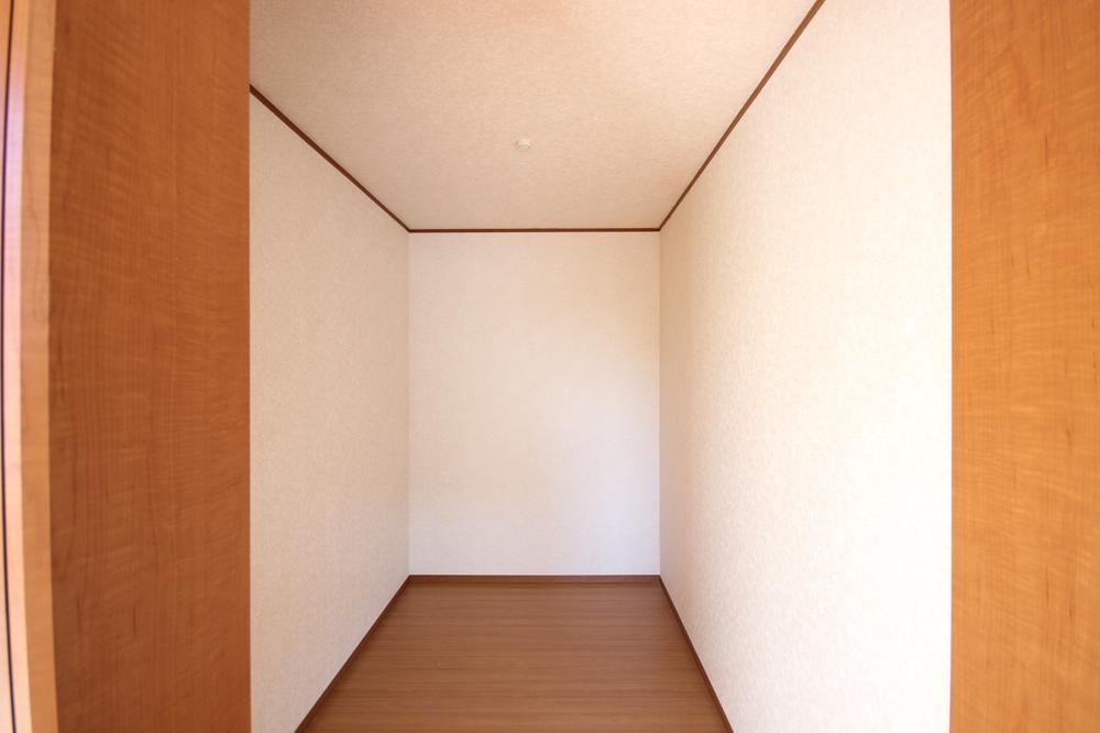 Receipt. Closet (about 3 Pledge)