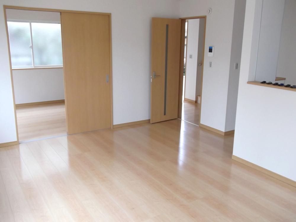 Same specifications photos (living)