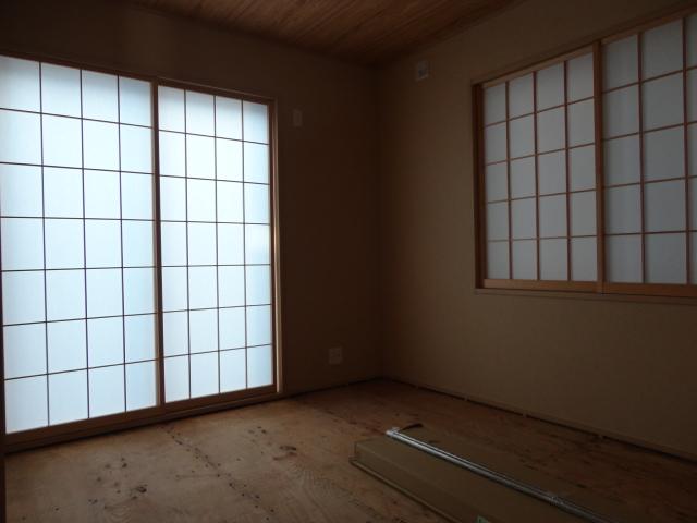 Non-living room. 1 Building