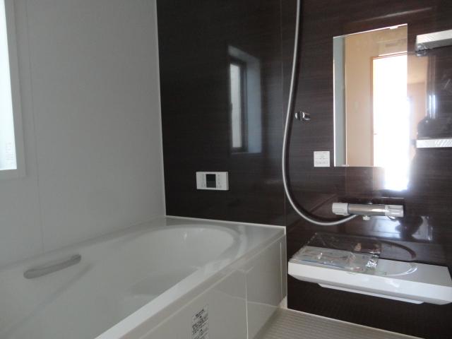 Bathroom. 1 Building