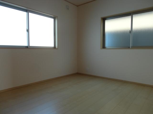 Non-living room. 1 Building