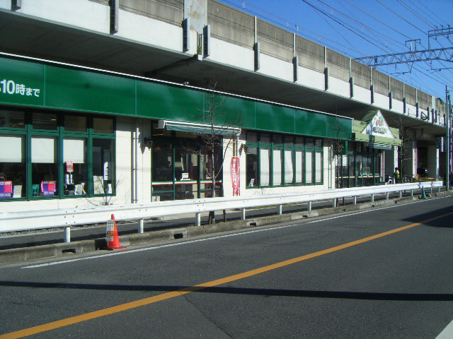 Supermarket. 50m to Maruetsu (super)