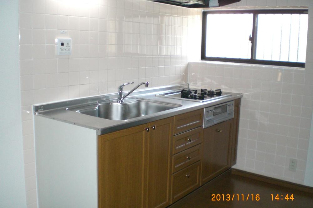 Kitchen. Indoor (11 May 2013) Shooting