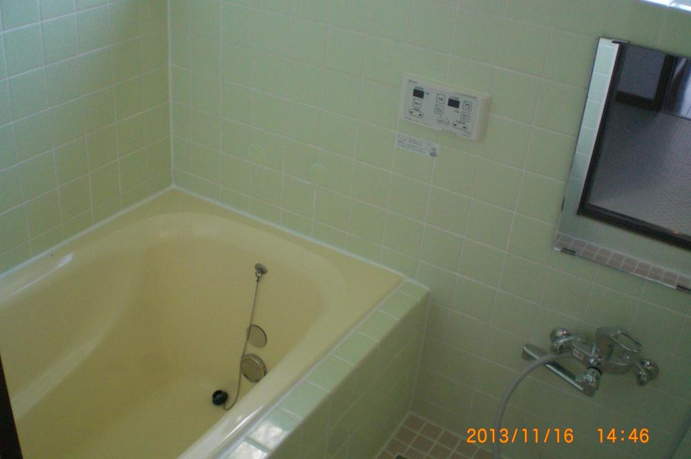Bathroom. Indoor (11 May 2013) Shooting