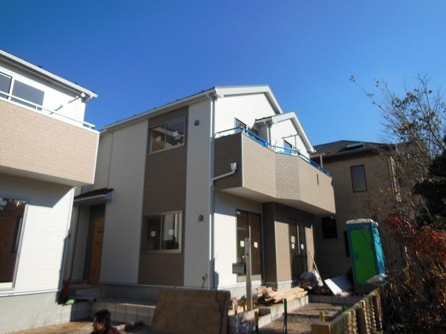 Local photos, including front road. Building 2