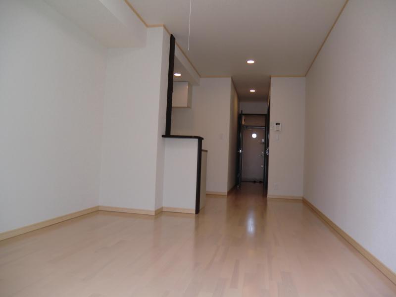 Other room space. Comfortable living in spacious 11.9 tatami rooms