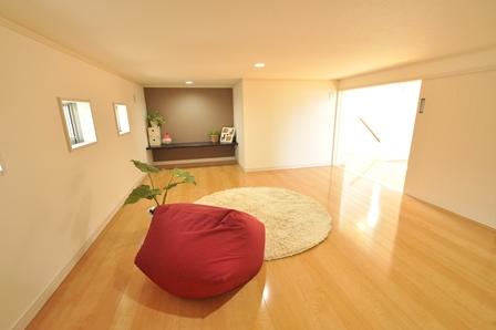 Receipt. At the bottom of the skip floor leading from the dining space "built" housing.