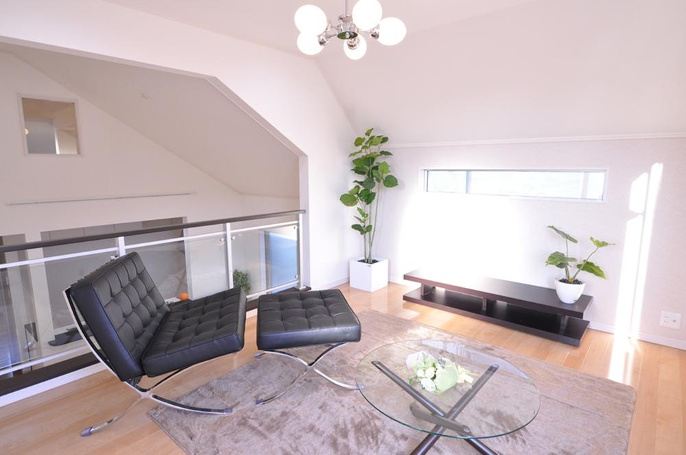 Living. Overlooking the dining kitchen from the living space. Opposite the wall small window, Loft part of.