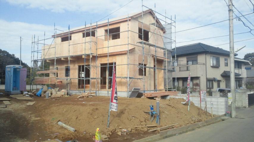 Local photos, including front road. Local (11 May 2013) Shooting (1) Building